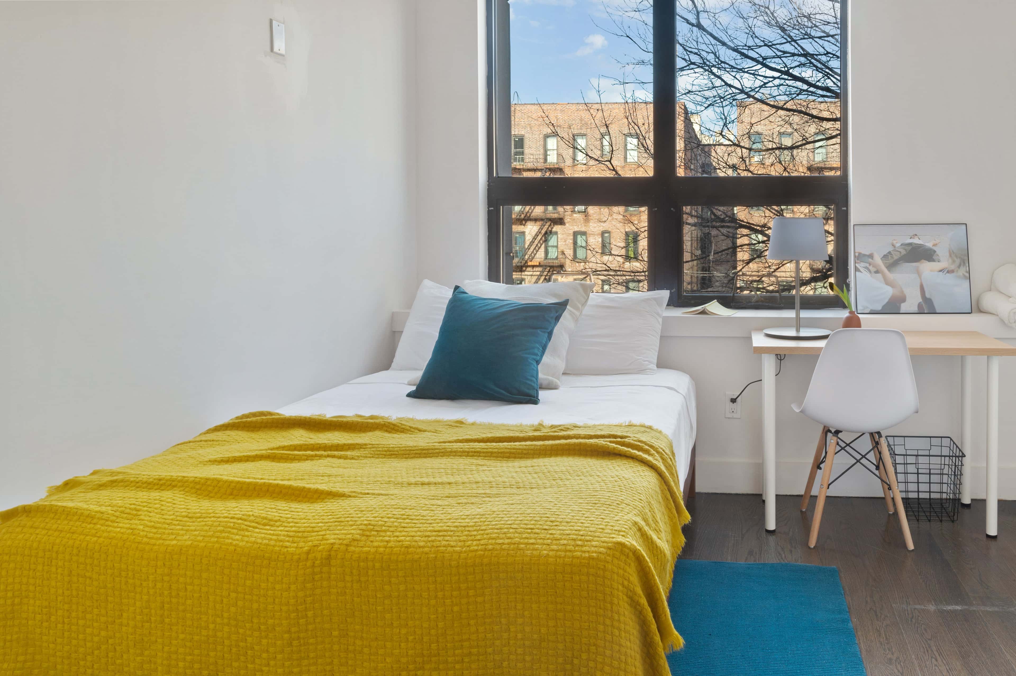 https://cloudfront.roomrs.com/1040_3_F_Blue_5_c5e8ca3165.jpg