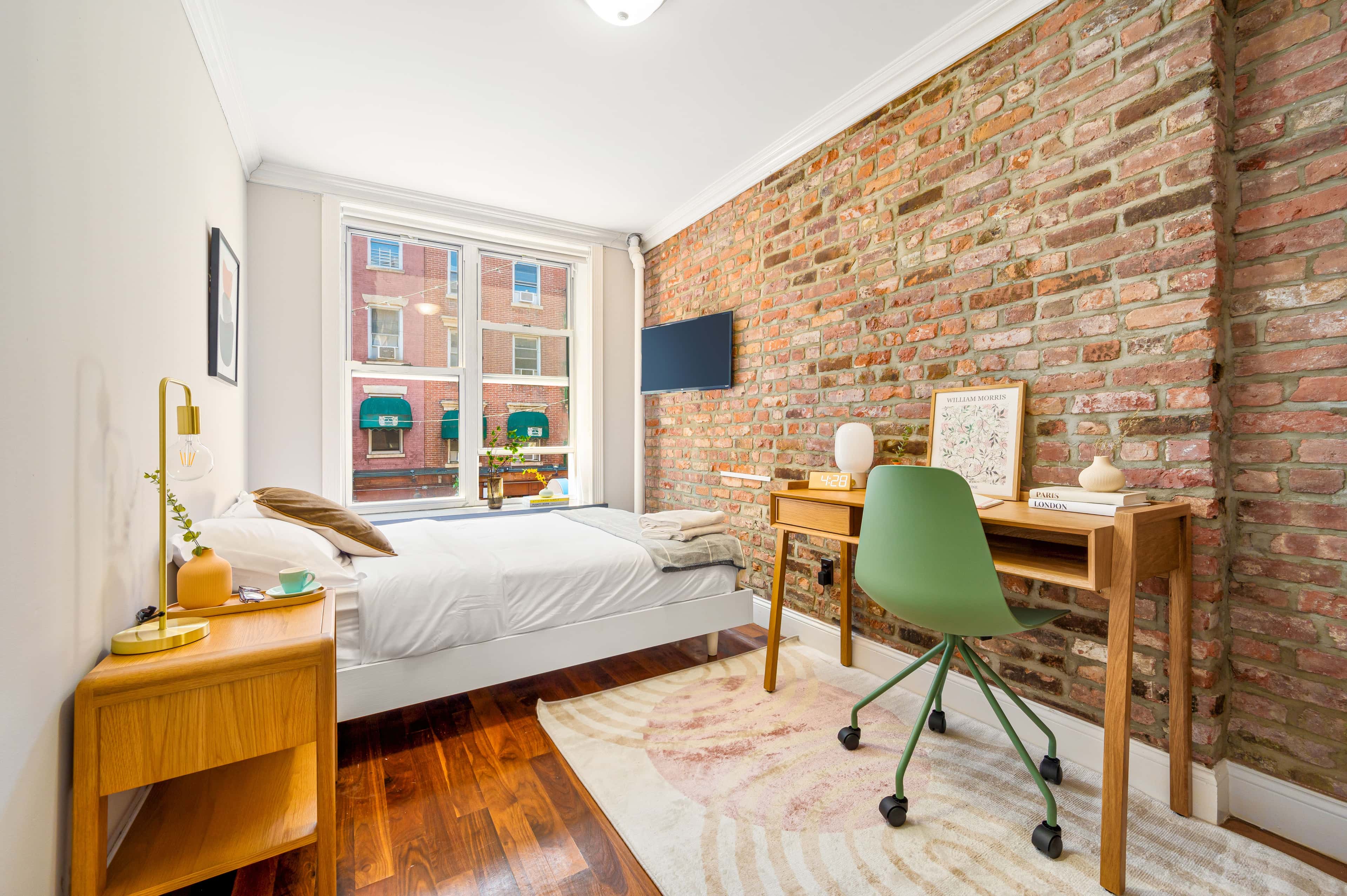 https://cloudfront.roomrs.com/120_1_Red_2_edited_52dfc51ab1.jpg