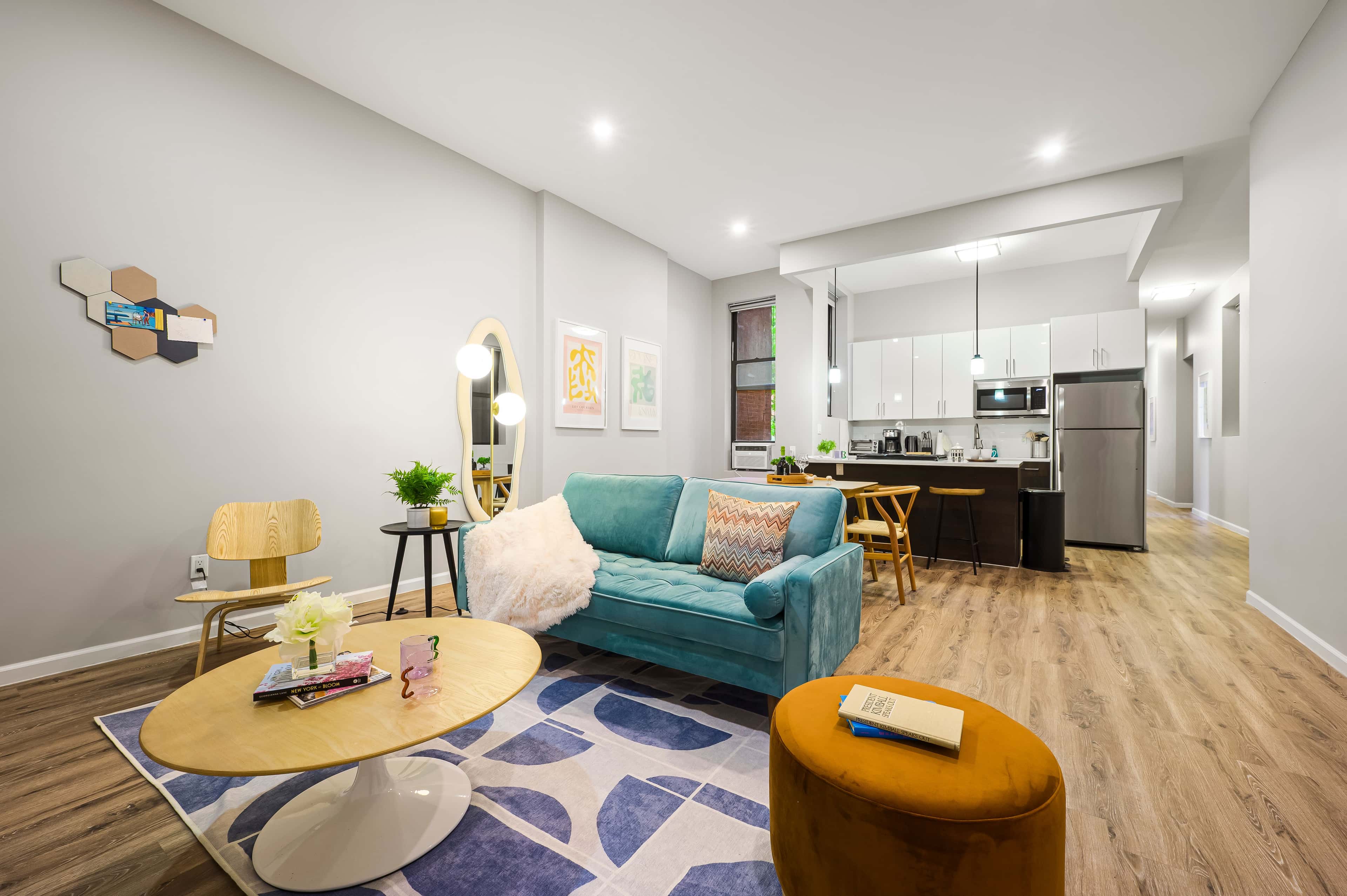 https://cloudfront.roomrs.com/14_2_A_Living_1_5f8818a0a4.jpg
