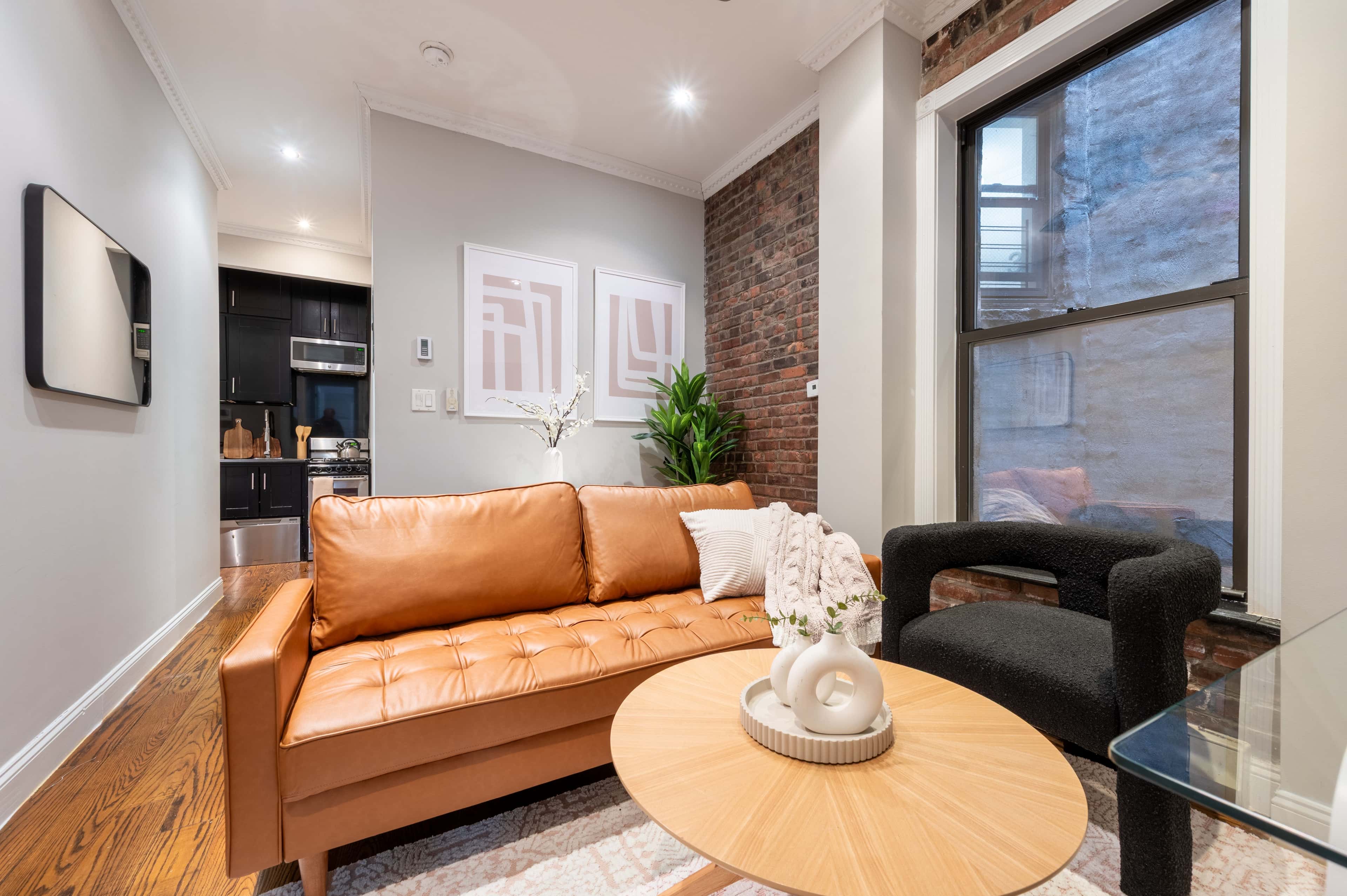 https://cloudfront.roomrs.com/15_3_C_Living_1_dccba59af8.jpg