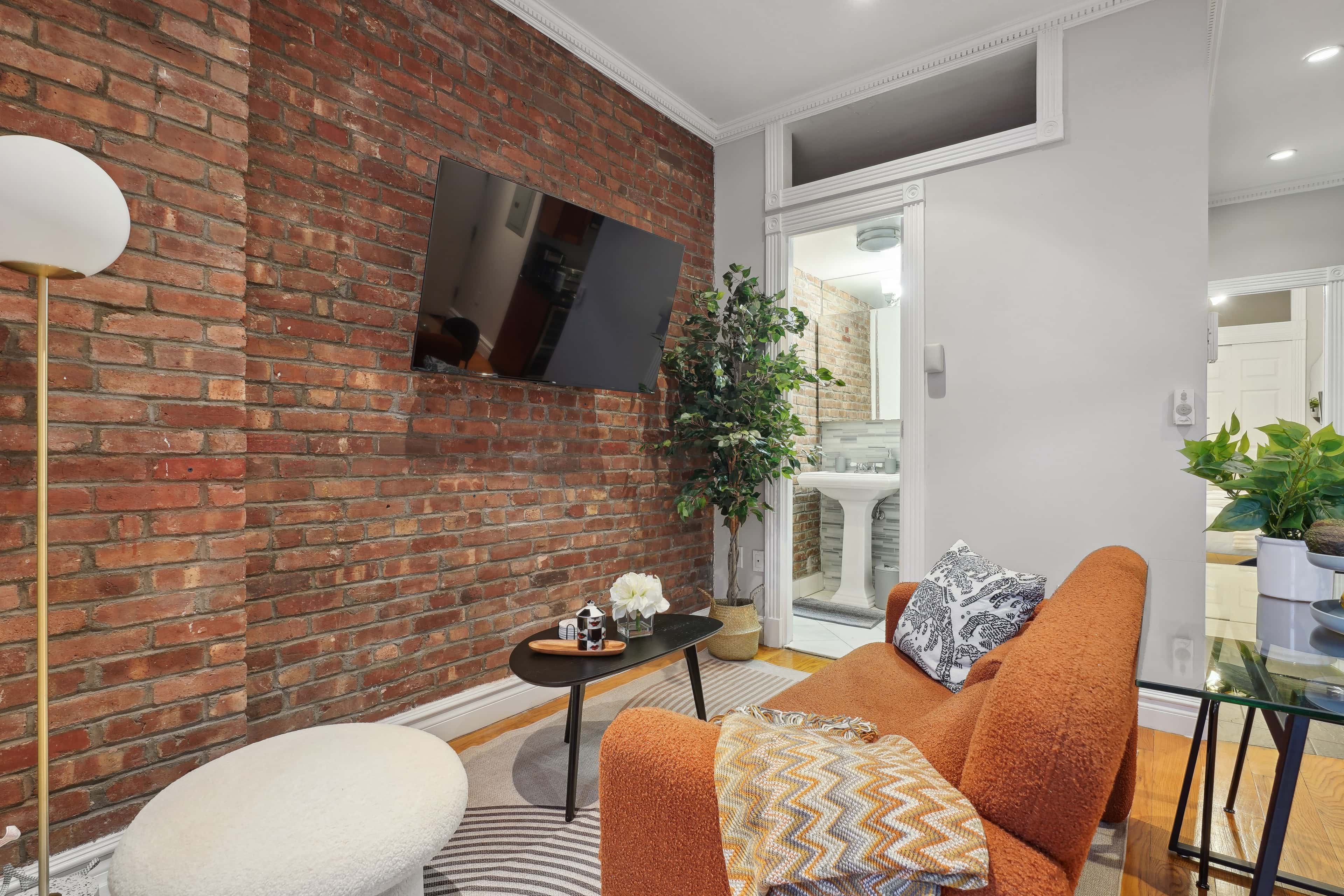 https://cloudfront.roomrs.com/309_4_S_Living_3_5c3e175e5a.jpg