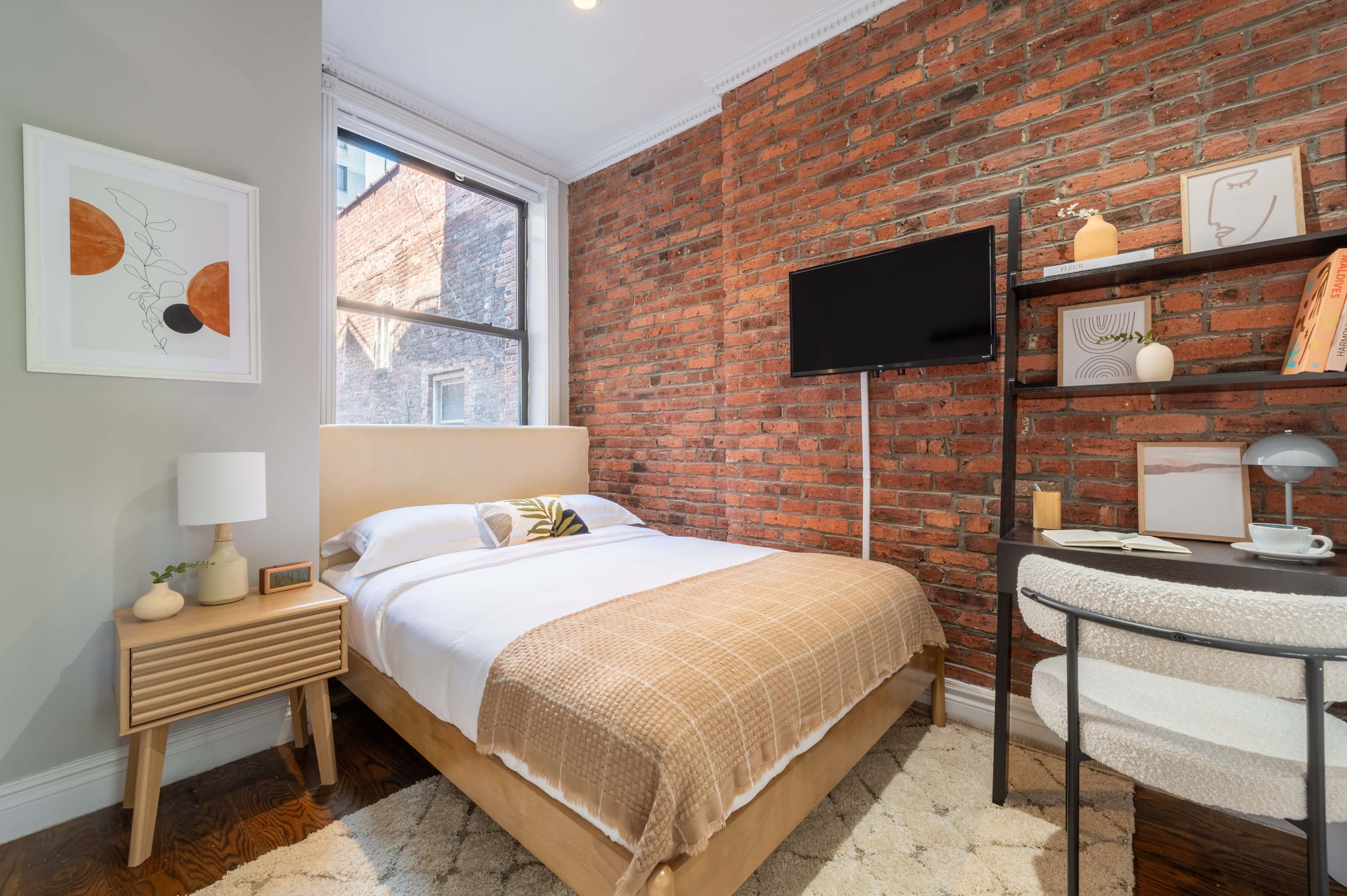 https://cloudfront.roomrs.com/326_55_Green_1_6d3aac9b9d.jpg