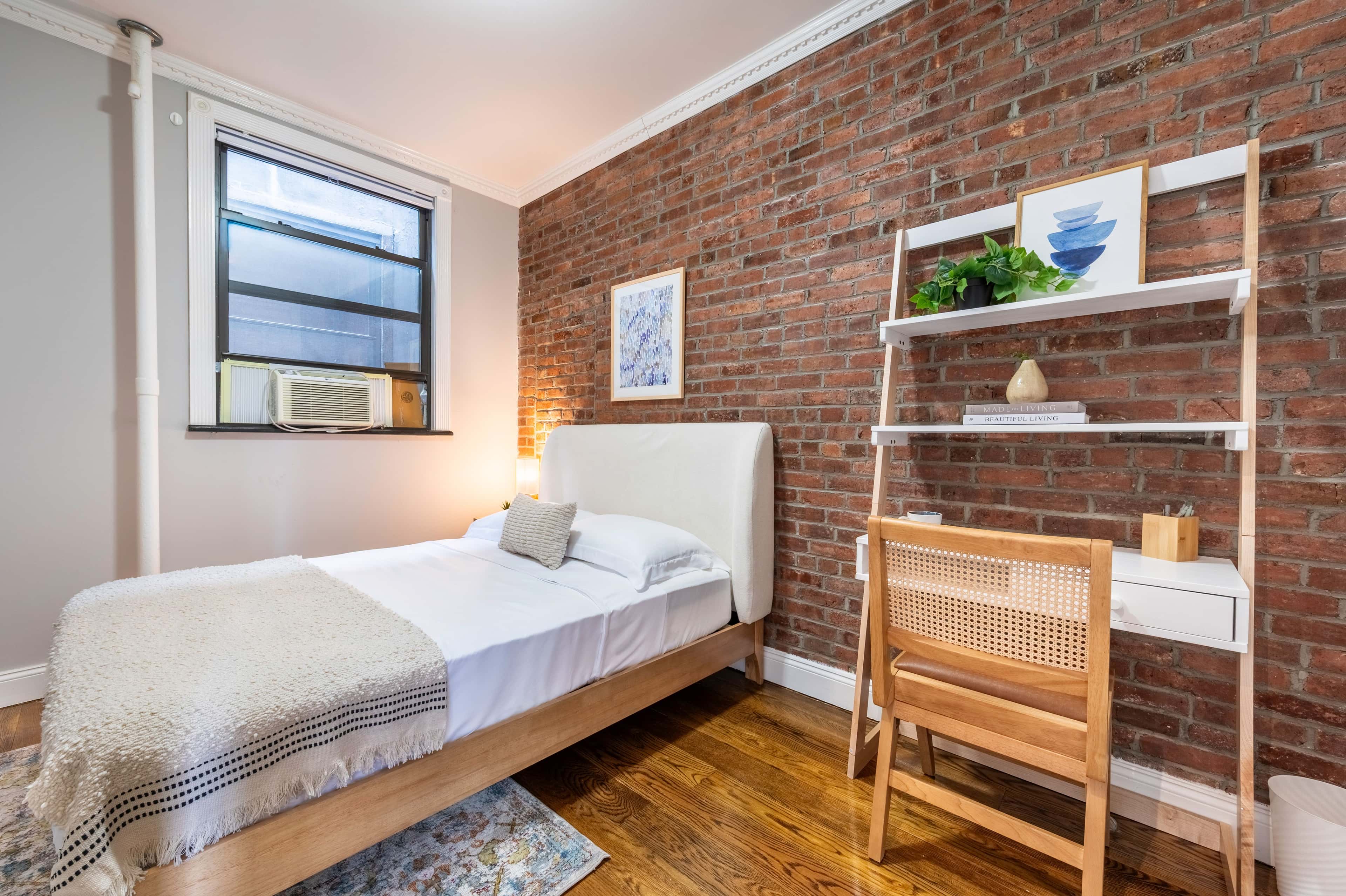 https://cloudfront.roomrs.com/434_14_Blue_1_25f4da9649.jpg