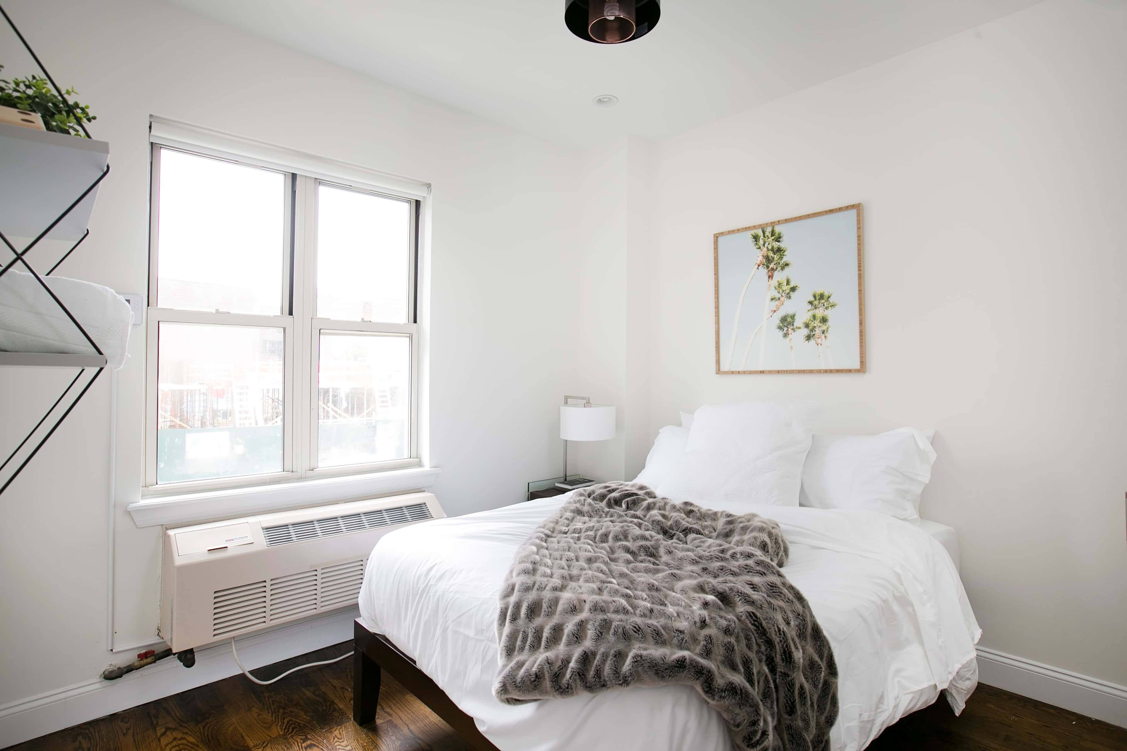 https://cloudfront.roomrs.com/651_2_Blue_1_cf8c5b63e2.jpg