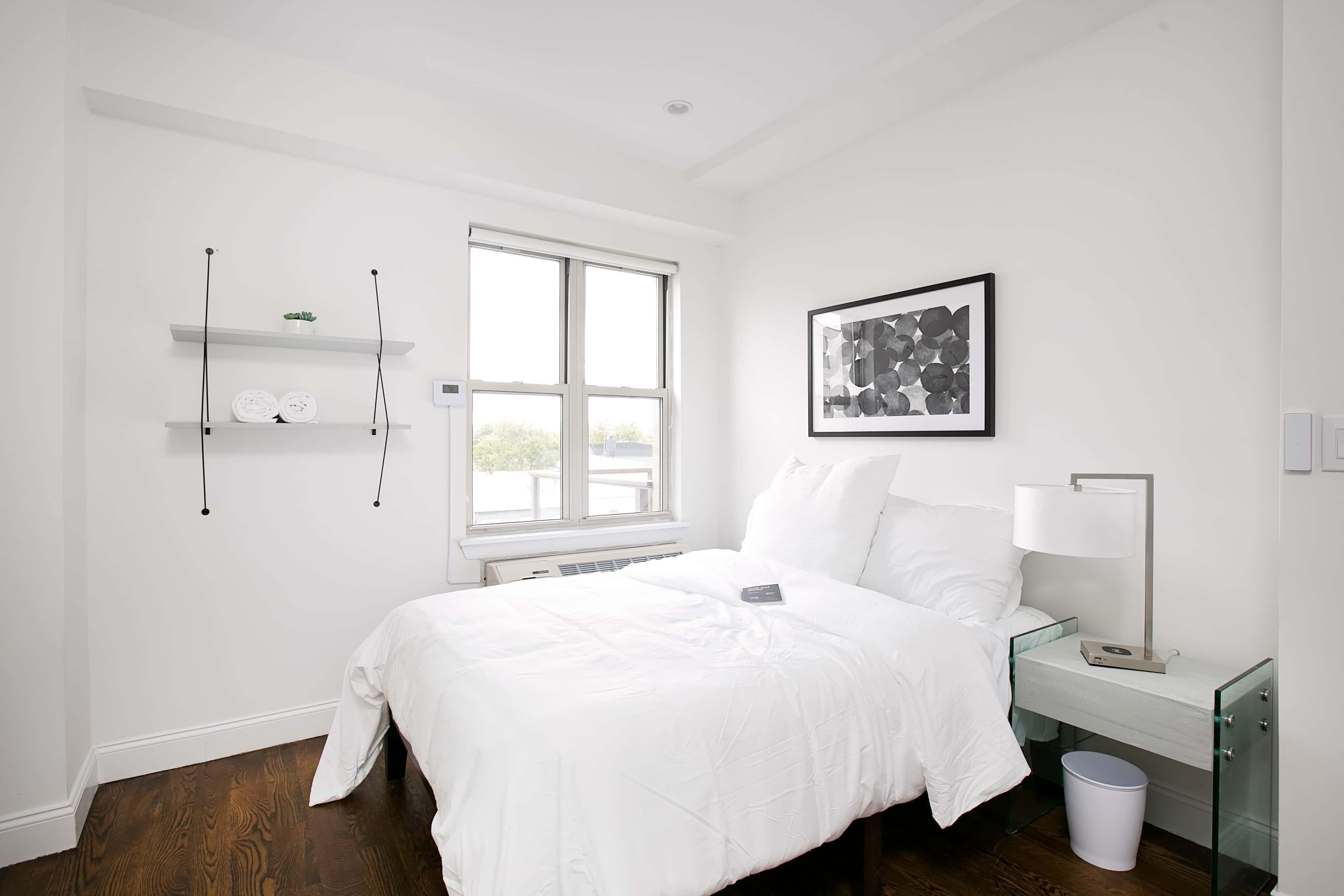 https://cloudfront.roomrs.com/651_4_Green_1_4e47a5e406.jpg