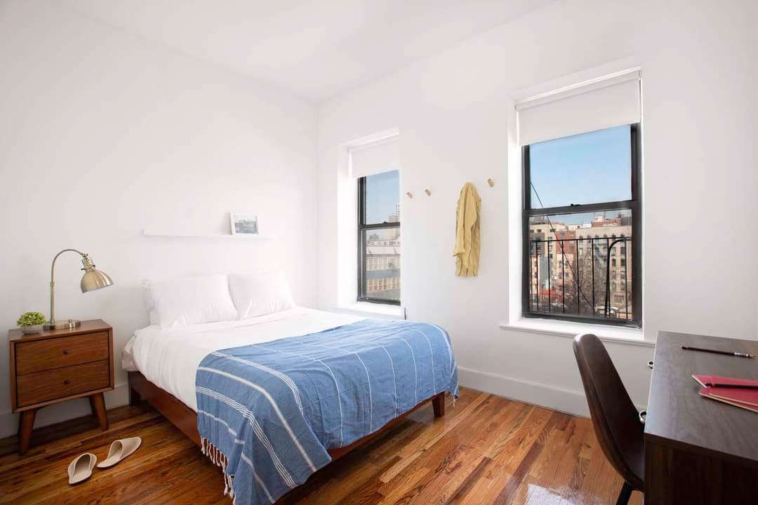 https://cloudfront.roomrs.com/336_4_B_Green_1_82a1be818d.jpg