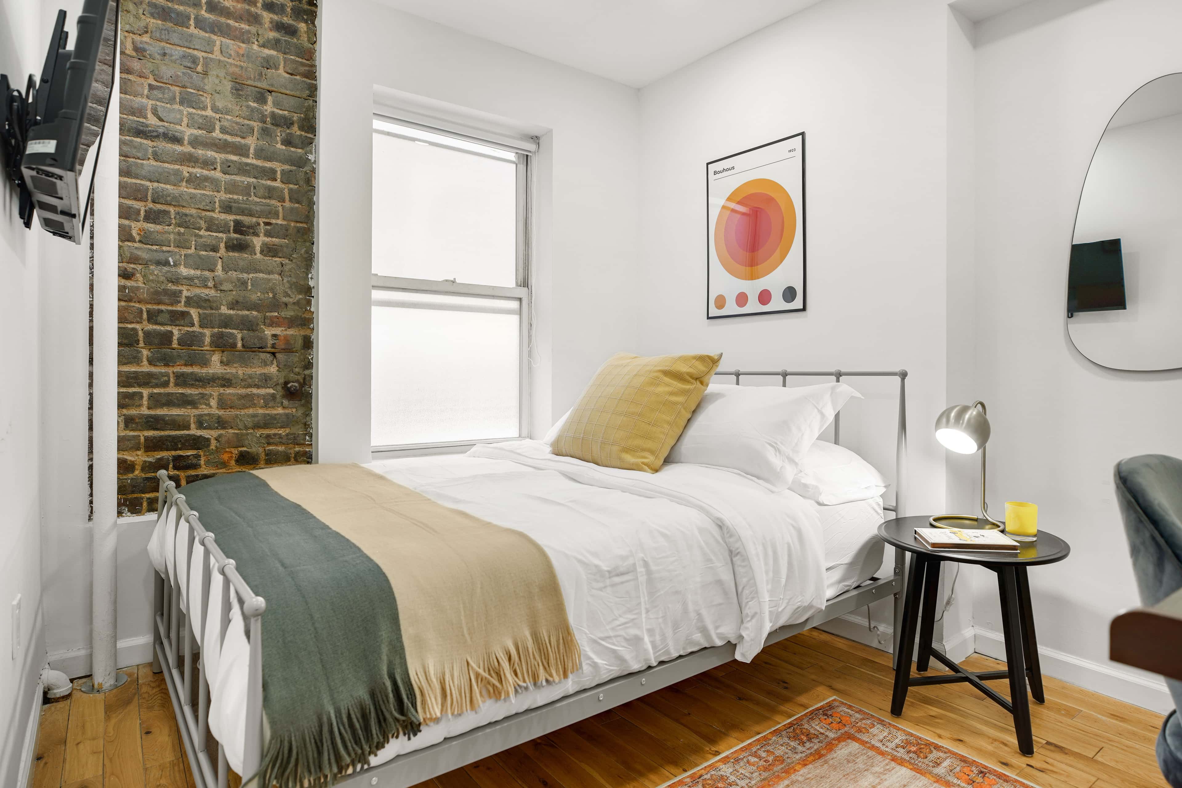 https://cloudfront.roomrs.com/123_1_Yellow_1_83f01136e0.jpg
